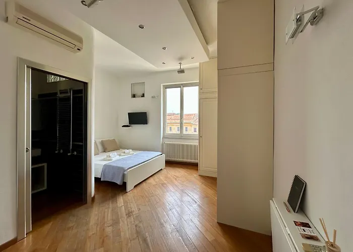 Square In Centro Citta Sarzana