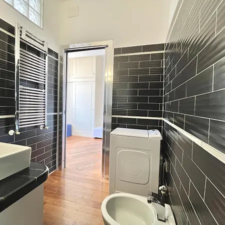 Square In Centro Citta 萨尔扎纳