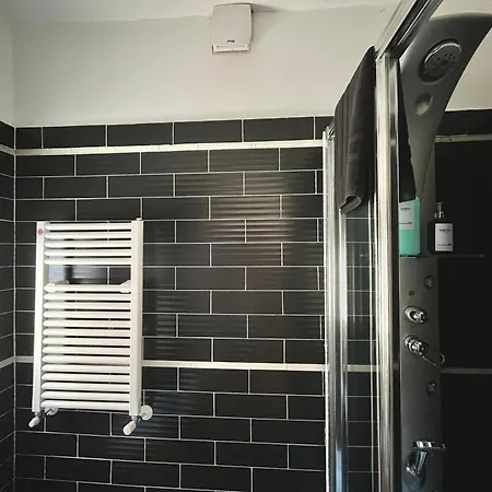 Square In Centro Citta * 萨尔扎纳